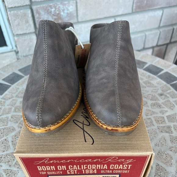 NIB American Rag Segovia Chocolate Heel Mule 8 - Picture 1 of 5